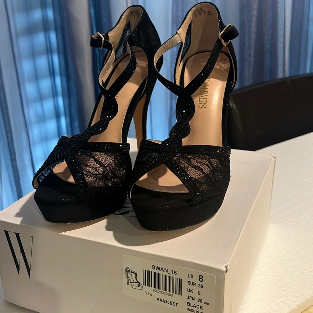 Black heels Size 8